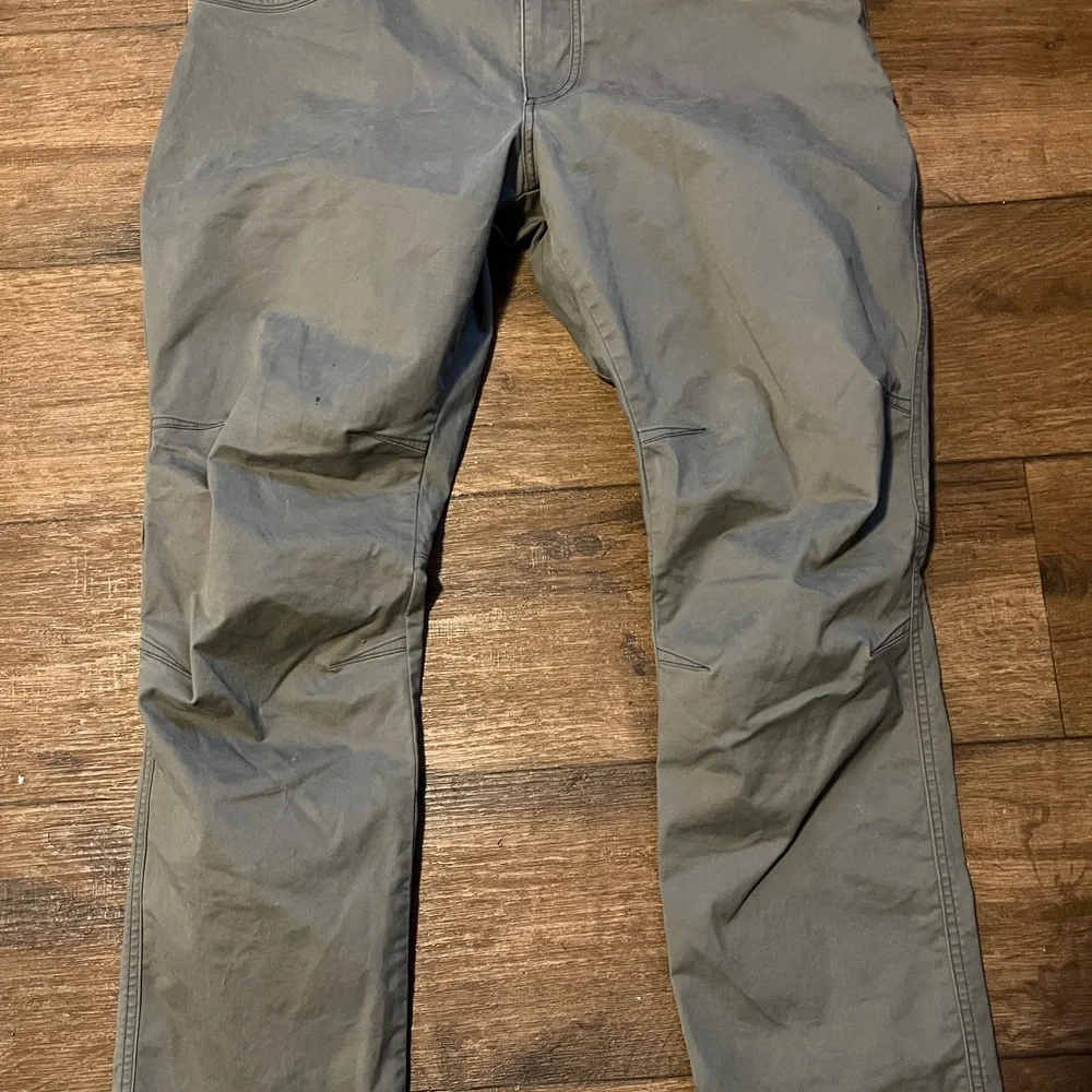 KUHL klassik Fit RYDT Lite pants in hunter green 38/30